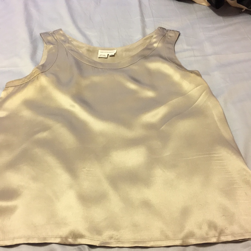 Saks Fifth Avenue ladies Silk Blouse.Medium Size.
